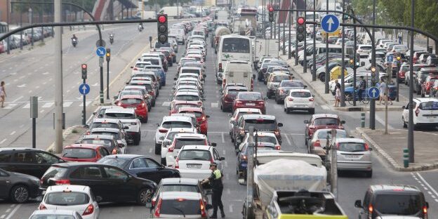 València supera a Madrid en coches por km2, pocos atascos y contaminación media