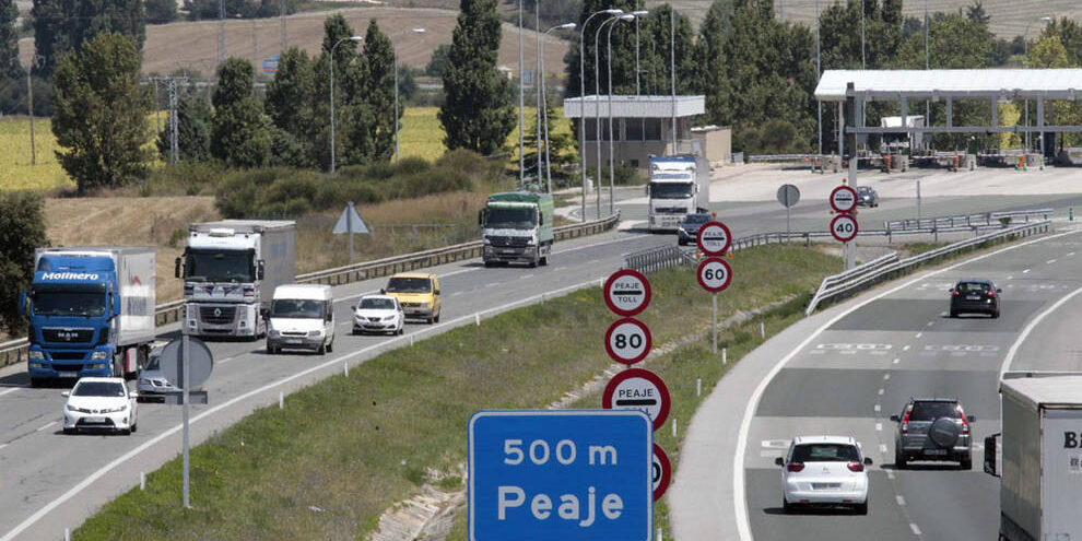 Se prohíbe la circulación de camiones por la N-121 y se desvía a la AP-15