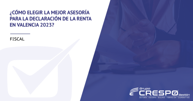 declaración de la renta en valencia 2023 - mano con bolígrafo