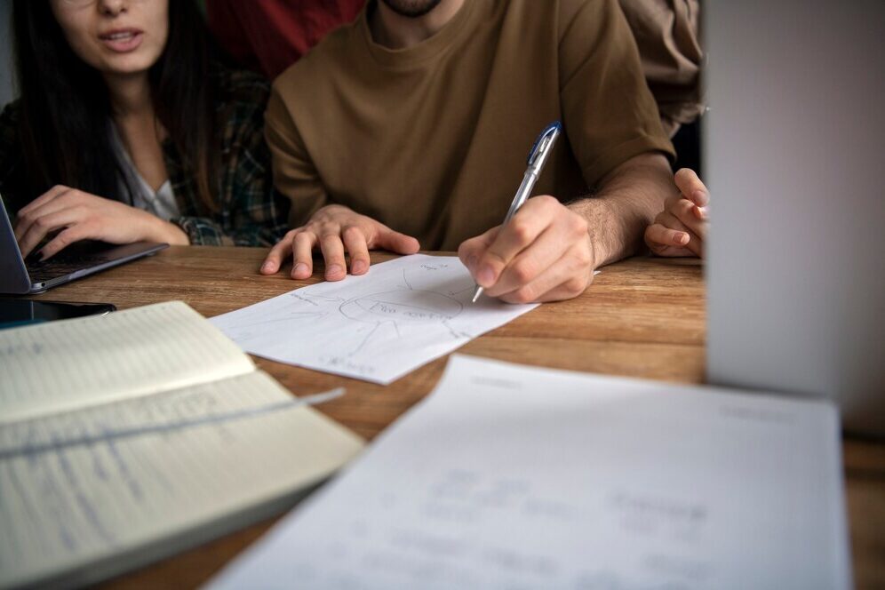 Mejor gestoría en Valencia-papel