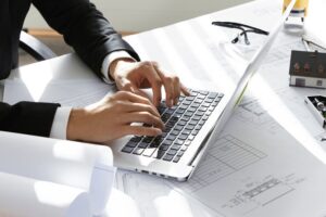 gestorías en Valencia-ordenador